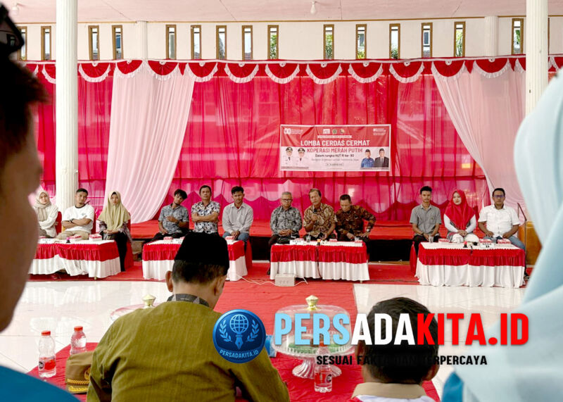 Dari Rapat Serius ke Adu Cerdas! Tim Andaroa Bikin Penonton Teriak: Suasana Pendopo Kantor Bupati Konawe mendadak riuh, Kamis (14/8/2025). Bukan karena rapat penting atau acara politik, melainkan karena Lomba Cerdas Cermat Koperasi Merah Putih (KMP) yang digelar Dinas Koperasi dan UMKM Konawe. Acara yang awalnya terlihat formal, berubah jadi panggung adu wawasan penuh tegang, tawa, dan semangat juang tinggi!