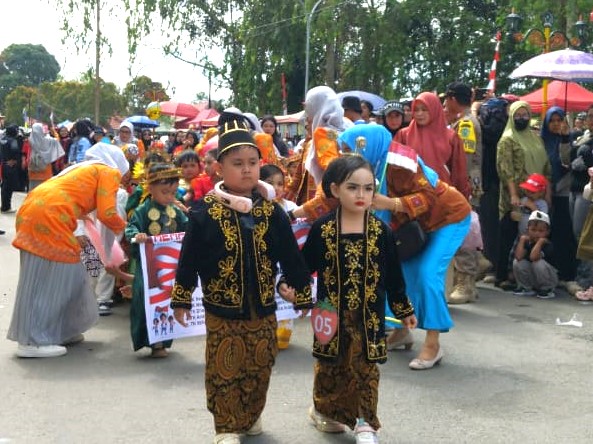 Semangat kebhinekaan terpancar dari kostum tradisional siswa PAUD Konawe.