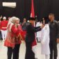 Bupati Konawe H. Yusran Akbar mengukuhkan anggota Paskibraka Konawe 2025 di Unaaha, Jumat (15/8/2025).