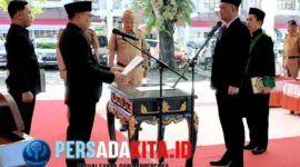 Bupati Konawe, H Yusran Akbar saat mengukuhkan  Ferdinand sebagai Sekretaris Daerah di Pendopo Kantor Bupati, Selasa (19/8/2025). Kegiatan ini menandai dimulainya sinergi baru dalam pemerintahan daerah.