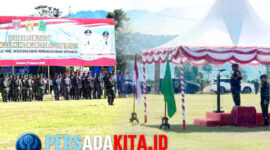 Upacara Penutupan TMMD ke-125: Danrem 143/Haluoleo Brigjen TNI Raden Wahyu Sugarto memimpin upacara penutupan TMMD ke-125 di Desa Nekudu, Asinua, Konawe, Kamis (21/8/2025).