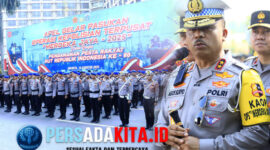 Kakorlantas Polri Irjen Agus Suryonugroho memimpin apel gelar pasukan Operasi Merdeka Jaya 2025 di kawasan Gelora Bung Karno, Jakarta, Sabtu (16/8/2025). Sebanyak 9.035 personel dikerahkan untuk amankan HUT ke-80 RI. 