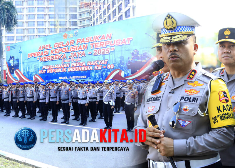 Kakorlantas Polri Irjen Agus Suryonugroho memimpin apel gelar pasukan Operasi Merdeka Jaya 2025 di kawasan Gelora Bung Karno, Jakarta, Sabtu (16/8/2025). Sebanyak 9.035 personel dikerahkan untuk amankan HUT ke-80 RI. 