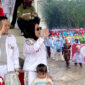 Bupati Konawe H. Yusran Akbar membuka Porseni dengan pekik 'Merdeka!'. Ribuan hadirin menyambut antusias, menandai dimulainya seminggu penuh perlombaan dan kebersamaan.