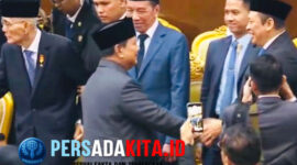 Bamsoet bersama Presiden Prabowo di Gedung Parlemen
Ketua MPR RI Bambang Soesatyo (Bamsoet) berbincang dengan Presiden Prabowo Subianto usai Sidang Tahunan MPR RI 2025 di Kompleks Parlemen, Jakarta, Sabtu (16/8/2025). Bamsoet memberikan apresiasi atas langkah tegas pemerintah dalam memperkuat kedaulatan ekonomi dan hukum.