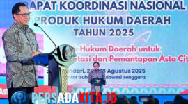 Menteri Dalam Negeri Muhammad Tito Karnavian saat membuka Rakornas PHD 2025, Rapat Koordinasi berskala nasional yang dihadiri hampir 4.125 peserta dari seluruh penjuru Indonesia di Aula Bahteramas, di Aula Bahteramas, Kantor Gubernur Sulawesi Tenggara, Rabu (27/8/2025). 