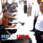 Sekda Konawe Dr. Ferdinand meninjau proses seleksi tenaga kerja PT ESG di Dinas Nakertrans.
