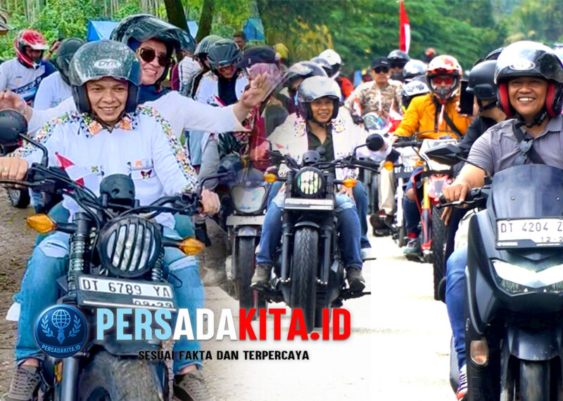 Bupati Yusran Akbar dan istri, Hj. Hania, berboncengan dalam Touring Merdeka Konawe 2025, disambut antusias warga di jalan protokol Unaaha, Senin (18/8/2025)