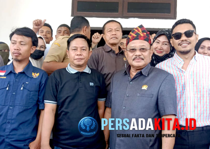 Ketua Komisi III DPRD Konawe, Ginal Sambari, saat memberikan keterangan pers usai  Rapat Dengar Pendapat dengan Pemda terkait pengangkatan honorer menjadi PPPK paruh waktu.