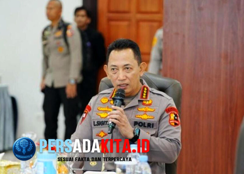 Kapolri Listyo Sigit Prabowo memberikan sambutan dalam dialog publik di PTIK Jakarta: Kapolri menegaskan komitmen Polri menjaga ruang demokrasi melalui pendekatan humanis saat mengawal demonstrasi.