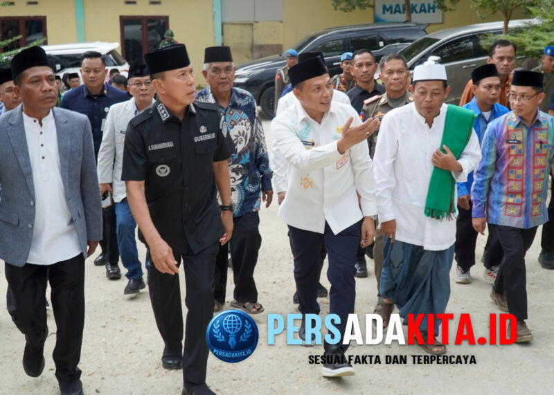 Gubernur Sulawesi Tenggara, Mayjen TNI (Purn) Andi Sumangerukka didampingi Bupati Konawe H Yusran Akbar, ST., dan Wakil Bupati H Syamsul Ibrahim, SE, MSi, jajaran Forkopimda, turun langsung ke Pondok Pesantren Al-Ikhlas di Desa Amberi, Kecamatan Lambuya, Kabupaten Konawe, Kamis (25/9/2025).