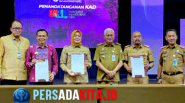Penandatanganan MoU ketahanan pangan antara Walikota Kendari Siska Karina Imran, Bupati Konawe Yusran Akbar, dan perwakilan Pemkab Konawe Selatan di Hotel Claro Kendari, Selasa (30/9/2025). Kolaborasi ini menjadi langkah strategis lawan inflasi.
