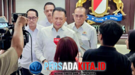 Bambang Soesatyo (Bamsoet) memberikan keterangan pers di Jakarta, Kamis (11/12/25), mendukung kebijakan Presiden Prabowo Subianto dan mengajak para konglomerat serta pengusaha KADIN Indonesia untuk bahu-membahu dalam pemulihan pascabencana di Sumatera.