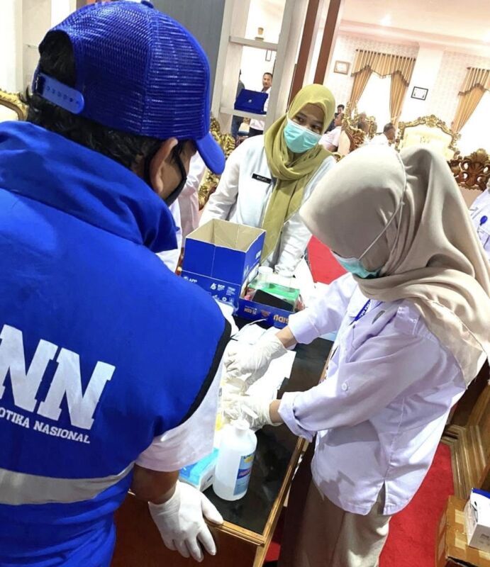 Tes urin mendadak dilaksanakan di Ruang Rapat Bupati Konawe, melibatkan pimpinan tertinggi daerah sebagai bentuk komitmen dari level atas.