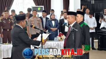 Jemi Syafrul Imran mengucapkan sumpah jabatan: Jemi Syafrul Imran, S.E., dengan khidmat mengucapkan sumpah/janji sebagai Anggota PAW DPRD Konawe, disaksikan seluruh pimpinan dan undangan.