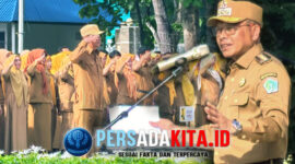 Bupati Konawe H. Yusran Akbar, ST memimpin apel perdana ASN 2026 di Lapangan Kantor Bupati, Senin (5/1/2026). Ribuan ASN dari seluruh OPD mengikuti dengan khidmat.