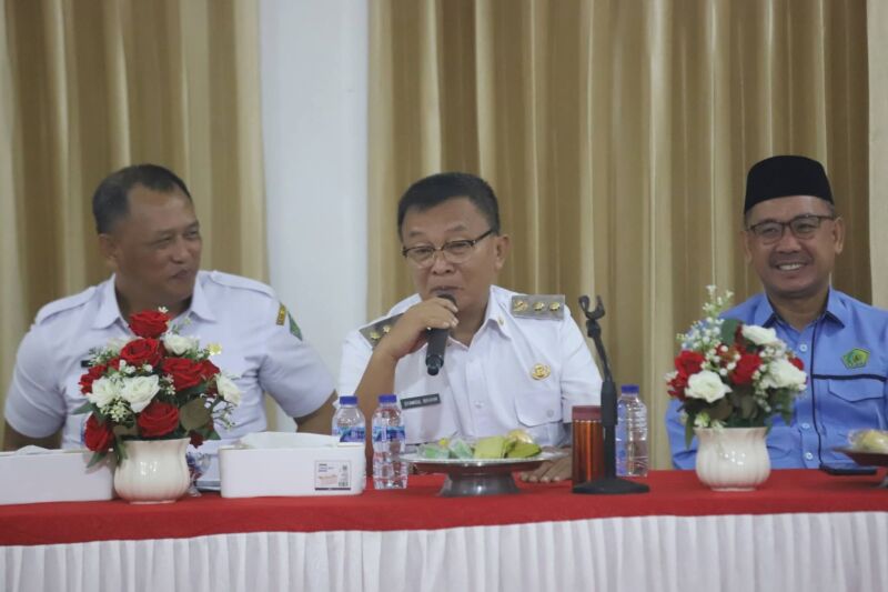 Wakil Bupati Memimpin Rapat: Wakil Bupati Konawe, H. Syamsul Ibrahim, membuka dan memimpin jalannya Rapat Koordinasi Persiapan MTQ Tingkat Provinsi Sultra di Aula Inowa, Pemda Konawe di Unaaha, Rabu (14/1/2026) 