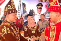 Bupati Konawe memberikan ucapan Selamat Kepada Bupati Konawe Utara: Bupati Konawe, H. Yusran Akbar ST., menegaskan pentingnya sinergi antara Konawe dan Konawe Utara sebagai daerah yang satu rumpun untuk percepatan pembangunan.
