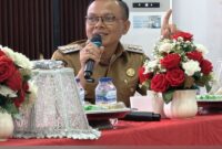 Bupati Konawe H. Yusran Akbar, ST., memberikan pengarahan tentang pentingnya inovasi dan evaluasi kinerja di hadapan seluruh Kepala OPD dalam rapat evaluasi di Aula BKPSDM, Senin (12/1/2026).