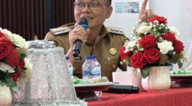 Bupati Konawe H. Yusran Akbar, ST., memberikan pengarahan tentang pentingnya inovasi dan evaluasi kinerja di hadapan seluruh Kepala OPD dalam rapat evaluasi di Aula BKPSDM, Senin (12/1/2026).