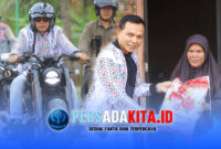 Rombongan Bupati Konawe yang mengendarai sepeda motor menarik perhatian masyarakat di sepanjang perjalanan menuju Onembute, banyak warga yang antusias melambai dan mengabadikan momen langka tersebut.