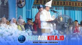 Gubernur Sulawesi Tenggara, Mayjen TNI (Purn) Andi Sumangerukka, S.E., M.M., tengah memimpin jalannya upacara peringatan HUT ke-66 Kabupaten Konawe di Lapangan Upacara Kantor Bupati Konawe, Selasa (3/3/2026). Kehadirannya menegaskan sinergi kuat antara pemerintah provinsi dan kabupaten.