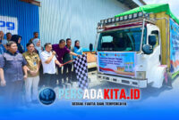 Bupati Konawe, H. Yusran Akbar, S.T., secara resmi melepas armada truk logistik pengangkut bantuan pangan menuju 28 kecamatan se-Kabupaten Konawe. Kegiatan ini dihadiri oleh Kajari Konawe Fachrizal, S.H., Ketua DPRD I Made Asmaya, dan anggota DPRD Komisi III Jemi Syafrul Imran dan Pimpinan Bulog Cabang Unaaha di Kompleks Pergudangan Tuoy, Kamis (26/3/2026).
