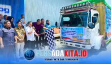 Bupati Konawe, H. Yusran Akbar, S.T., secara resmi melepas armada truk logistik pengangkut bantuan pangan menuju 28 kecamatan se-Kabupaten Konawe. Kegiatan ini dihadiri oleh Kajari Konawe Fachrizal, S.H., Ketua DPRD I Made Asmaya, dan anggota DPRD Komisi III Jemi Syafrul Imran dan Pimpinan Bulog Cabang Unaaha di Kompleks Pergudangan Tuoy, Kamis (26/3/2026).