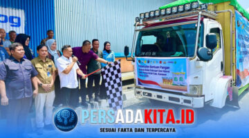 Bupati Konawe, H. Yusran Akbar, S.T., secara resmi melepas armada truk logistik pengangkut bantuan pangan menuju 28 kecamatan se-Kabupaten Konawe. Kegiatan ini dihadiri oleh Kajari Konawe Fachrizal, S.H., Ketua DPRD I Made Asmaya, dan anggota DPRD Komisi III Jemi Syafrul Imran dan Pimpinan Bulog Cabang Unaaha di Kompleks Pergudangan Tuoy, Kamis (26/3/2026).