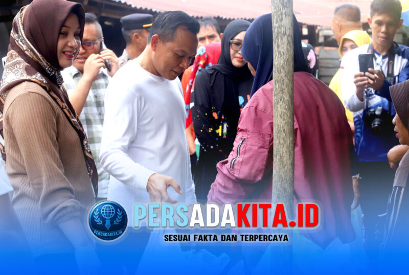 Bupati Konawe H. Yusran Akbar, S.T., meninjau langsung pelaksanaan Gerakan Pangan Murah (GPM) Serentak Nasional di Pasar Tutuwi Motaha, Kelurahan Asinua, Kecamatan Unaaha, Jumat (13/2/2026), didampingi Kepala Dinas Ketahanan Pangan dan jajaran Forkopimda.