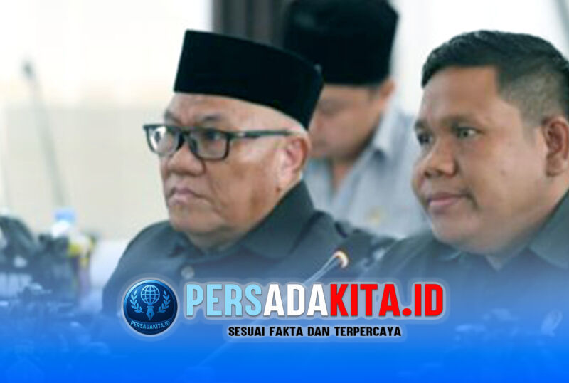 Suasana rapat tertutup Bapemperda DPRD Konawe: Ketua Bapemperda DPRD Konawe, Ir. H. Majenuddin, M.Si (kiri) saat memverifikasi 10 judul Raperda untuk Propemperda 2026.