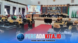 Suasana khidmat Rapat Paripurna Istimewa DPRD Kabupaten Konawe dalam rangka HUT ke-66 Kabupaten Konawe. Ketua DPRD I Made Asmaya (tengah) memimpin jalannya rapat didampingi Wakil Ketua I Nuryadin Tombili (kiri) dan Wakil Ketua II Nasrullah Faizal (kanan), Selasa (3/3/2026). 