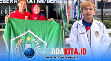 Potret kebanggaan Rahmat Lagaligo bersama ibundanya Rita Harmasan Papua saat memegang atribut Konawe sebelum keberangkatannya ke Jepang. Ia mengaku dukungan keluarga, kampus dan Bupati Konawe sangat berarti.