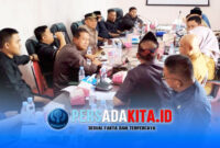 Suasana serius Ketua DPRD Konawe, I Made Asmaya, saat membuka sosialisasi Kamus Usulan Pokir di ruang rapat utama, Senin (26/1/2026).