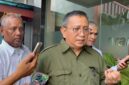 Kepala Dinas Komunikasi dan Informatika Kabupaten Konawe, Drs. H. Akib Ras, M.Si, saat memberikan keterangan pers terkait layanan Call Center 112 di sela acara Uji Kompetensi Wartawan PWI Konawe di Hotel Nugraha, Unaaha. 