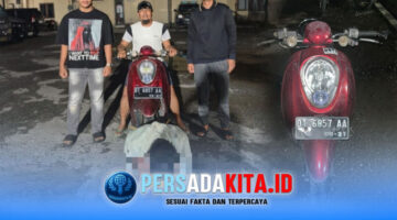 Tim URC Satreskrim Polres Konawe dipimpin AIPTU Supahmil tangkap pelaku curanmor di Unaaha. Pelaku R (22) tertunduk di depan unit Honda Scoopy DT 6857 AA