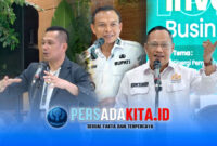 Suasana diskusi dalam Konawe Investment Business Forum 2026 di Kantor PT BPR Bank Bahtermas Konawe, Rabu (13/5/2026). Tampak Direktur BPR Bank Bahtermas, Dr. Ahmat, SE, MM (kiri), Bupati Konawe, H. Yusran Akbar, ST, (tengah), Wakil Ketua Kadin Sultra, Sastra Alamsyah (kanan).