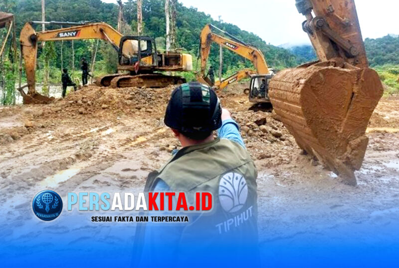 Penggerebekan Tambang Ilegal di Nabire. Operasi gabungan Gakkum Kehutanan dan Kodam XVII Cenderawasih membongkar tambang emas ilegal skala besar di Kawasan Hutan Produksi Terbatas Nabire. Puluhan alat berat dan kamp mewah milik sindikat ditemukan di lokasi.