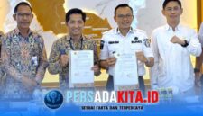 Suasana penandatanganan Berita Acara Kesepakatan Hibah Lahan antara Bupati Konawe, H. Yusran Akbar, ST (kanan) dan Kepala Balai Wilayah Sungai (BWS) Sulawesi IV Kendari, Muhammad Hardiansyah, ST, M.T (kanan) di Ruang Rapat Bupati, Rabu (13/5/2026).