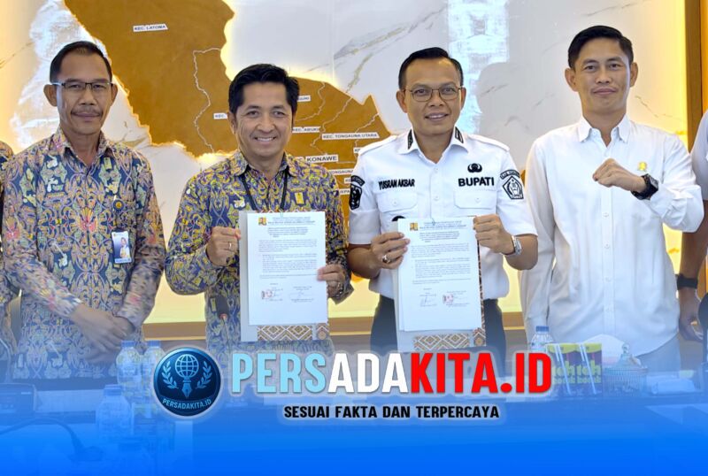 Suasana penandatanganan Berita Acara Kesepakatan Hibah Lahan antara Bupati Konawe, H. Yusran Akbar, ST (kanan) dan Kepala Balai Wilayah Sungai (BWS) Sulawesi IV Kendari, Muhammad Hardiansyah, ST, M.T (kanan) di Ruang Rapat Bupati, Rabu (13/5/2026).
