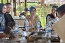 Ketua Umum Forum UKM-IKM Kabupaten Konawe, Rita Harmasan Papua, saat memberikan sambutan dalam konsolidasi pengurus baru. Ia berharap pemerintah daerah berkolaborasi dengan forum untuk kesejahteraan UMKM. 