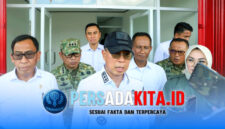 Gubernur Sultra, Andi Sumangerukka bersama jajaran Forkopimda memberikan keterangan pers saat meninjau langsung gedung Koperasi Merah Putih di area Terminal Baruga, Sabtu (16/5/2026).