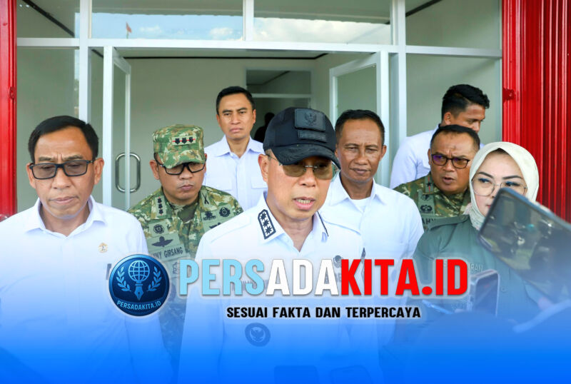 Gubernur Sultra, Andi Sumangerukka bersama jajaran Forkopimda memberikan keterangan pers saat meninjau langsung gedung Koperasi Merah Putih di area Terminal Baruga, Sabtu (16/5/2026).