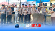 Kapolres Konawe AKBP Noer Alam (tengah) bersama Wakapolres dan pejabat utama saat melepas hewan kurban sapi bantuan Kapolri di Lapangan Satpas Polres Konawe, Rabu (27/5/2026).