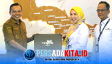 Usai penandatanganan nota kesepahaman (MoU) antara Bupati Konawe, Yusran Akbar (kiri), dengan perwakilan PT TASPEN (Persero) di Ruang Rapat Bupati Konawe, Senin (11/5/2026). Kerja sama ini menjadi langkah strategis meningkatkan pelayanan dan kesejahteraan 11.000 ASN di Konawe. 