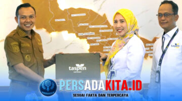 Usai penandatanganan nota kesepahaman (MoU) antara Bupati Konawe, Yusran Akbar (kiri), dengan perwakilan PT TASPEN (Persero) di Ruang Rapat Bupati Konawe, Senin (11/5/2026). Kerja sama ini menjadi langkah strategis meningkatkan pelayanan dan kesejahteraan 11.000 ASN di Konawe. 