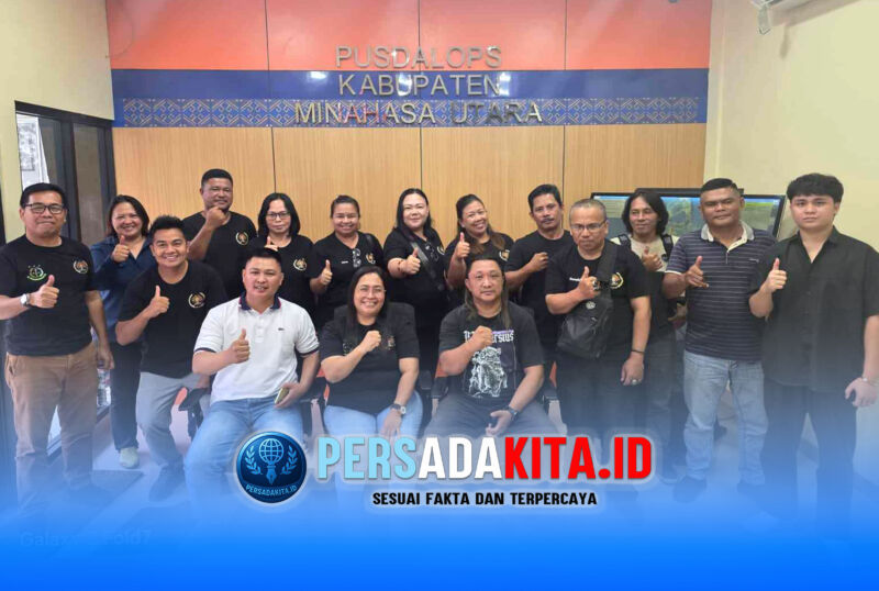 Plt Ketua PWI Minut Deibby Malongkade (tengah) saat foto bersama usai memimpin langsung rapat konsolidasi PWI Minut, Selasa (26/5/2026). Ia menegaskan komitmennya membawa organisasi berlambang pena emas ini berjalan lurus sesuai marwah kewartawanan.