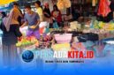 Pedagang dan pembeli menawar harga di Pasar Asinua, Kecamatan Unaaha, Kabupaten Konawe, Senin (18/5/2026).