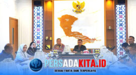 Suasana rapat persiapan Rakordes Nasional di Ruang Rapat Bupati Konawe. Wakil Bupati Konawe, H. Syamsul Ibrahim (kanan), didampingi Sekda Ferdinand (kiri), memimpin jalannya rapat yang dihadiri perwakilan Kementerian Dalam Negeri dan seluruh OPD, Kamis (30/4/2026).