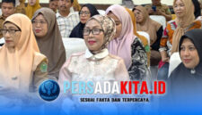 Ketua Forum UKM-IKM Konawe, Rita Harmasan Papua (tengah), didampingi sejumlah pengurus forum saat mengikuti sosialisasi HKI di Hotel Nugraha, Konawe, Selasa (19/5/2026)